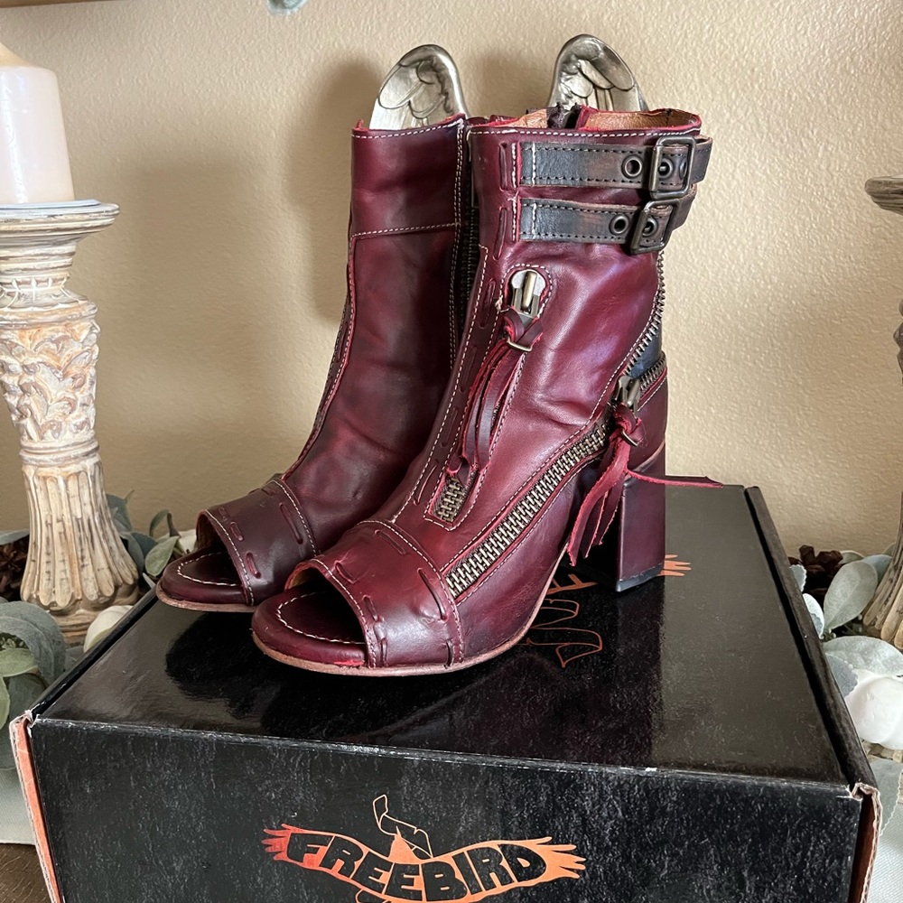 Freebird style Zombi new with box maroon boots size 9